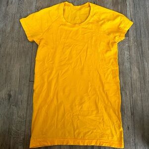Lululemon Swiftly Tech Short Sleeve shirt size 6